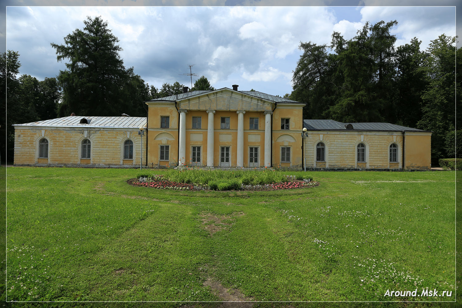 Дворец Каприз в Архангельскм